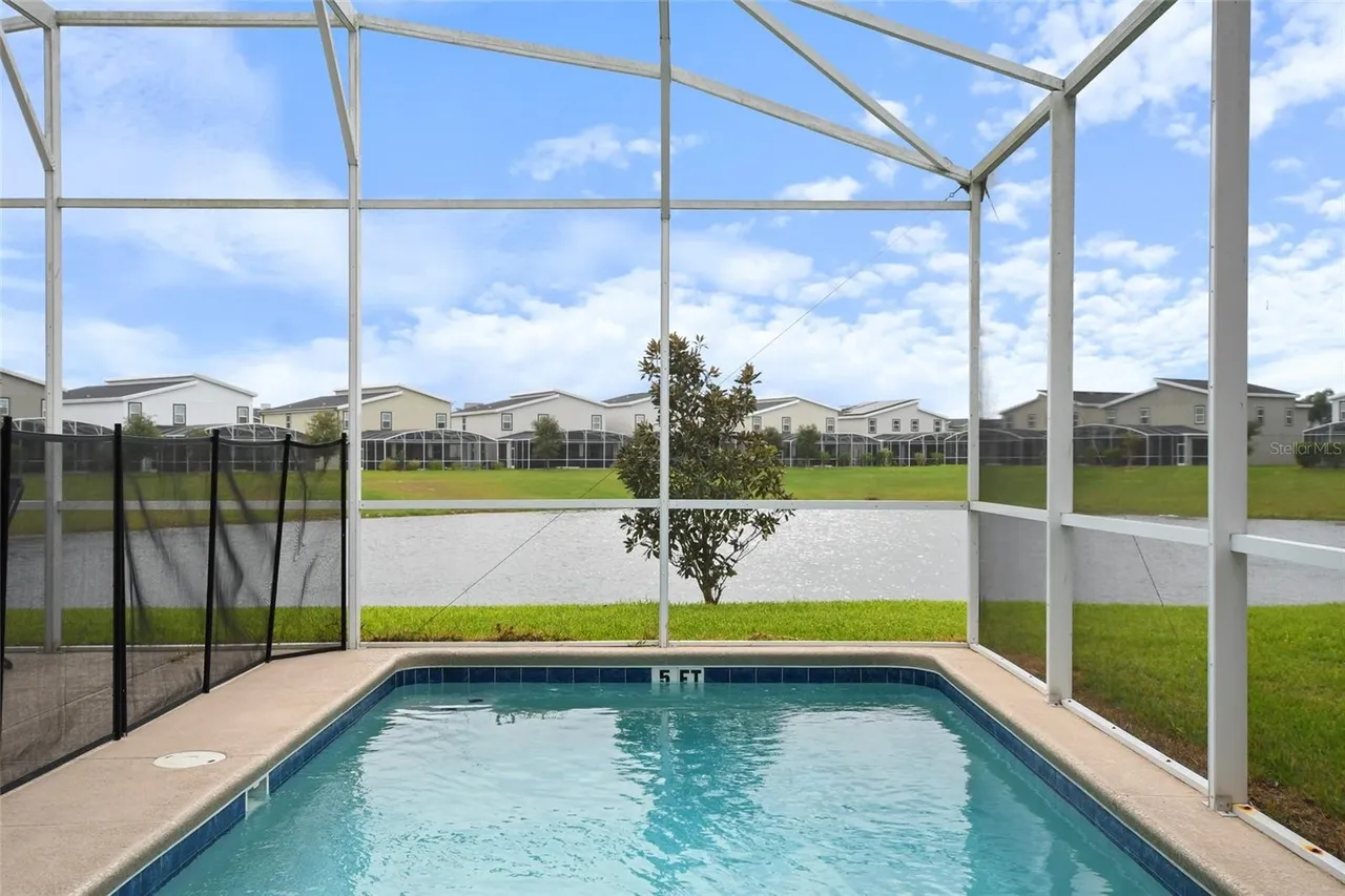 Slide show image of the Orlando Florida Home for Sale 54