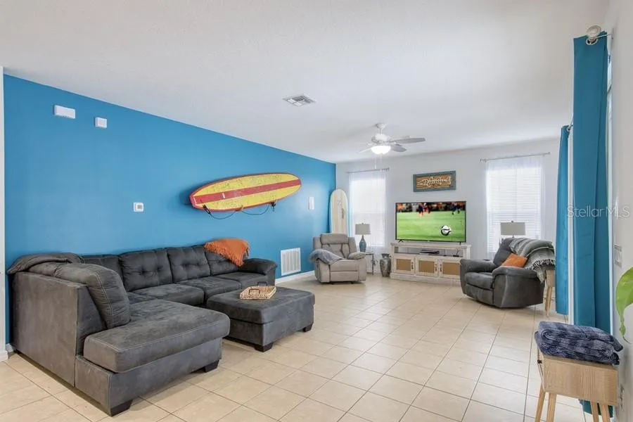 Slide show image of the Orlando Florida Home for Sale 17