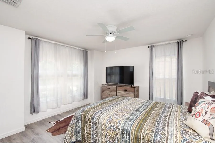 Slide show image of the Orlando Florida Home for Sale 27