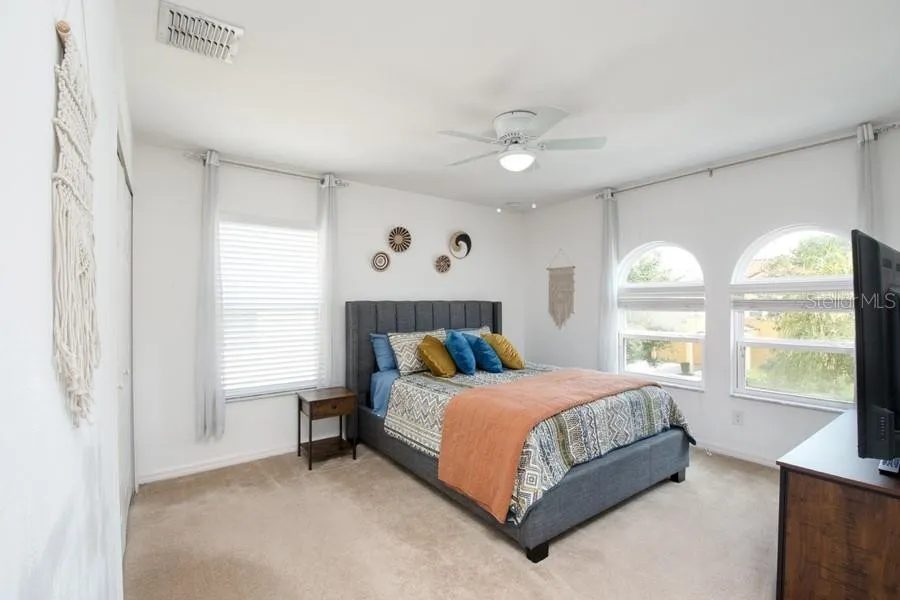 Slide show image of the Orlando Florida Home for Sale 28