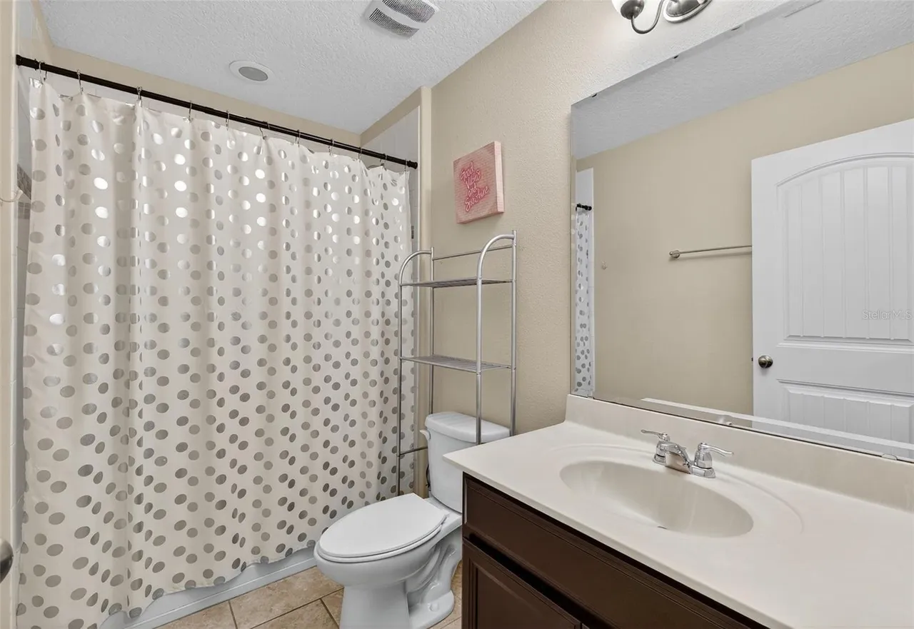 Slide show image of the Orlando Florida Home for Sale 41