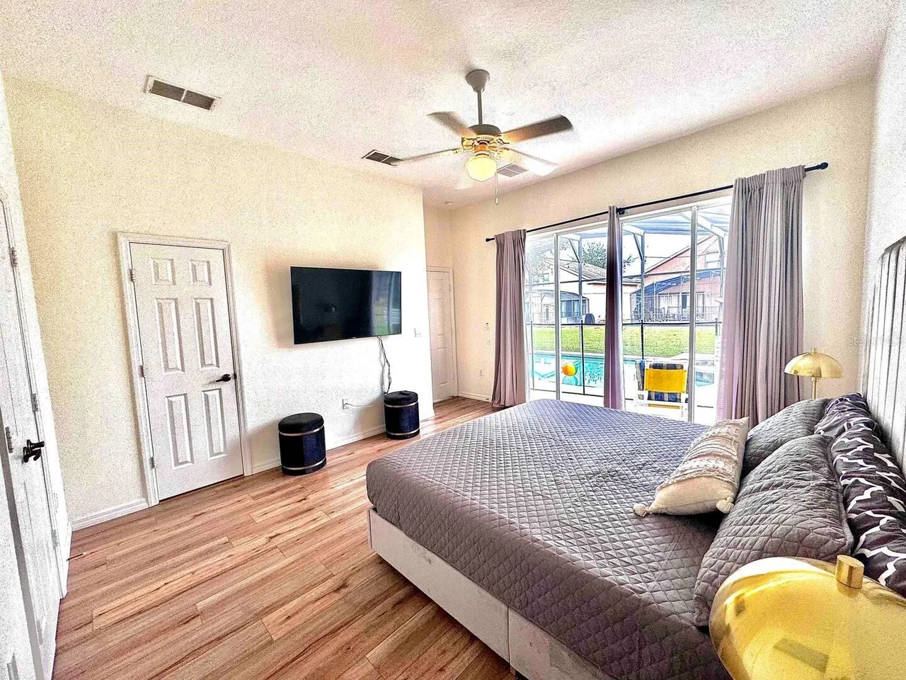 Slide show image of the Orlando Florida Home for Sale 11