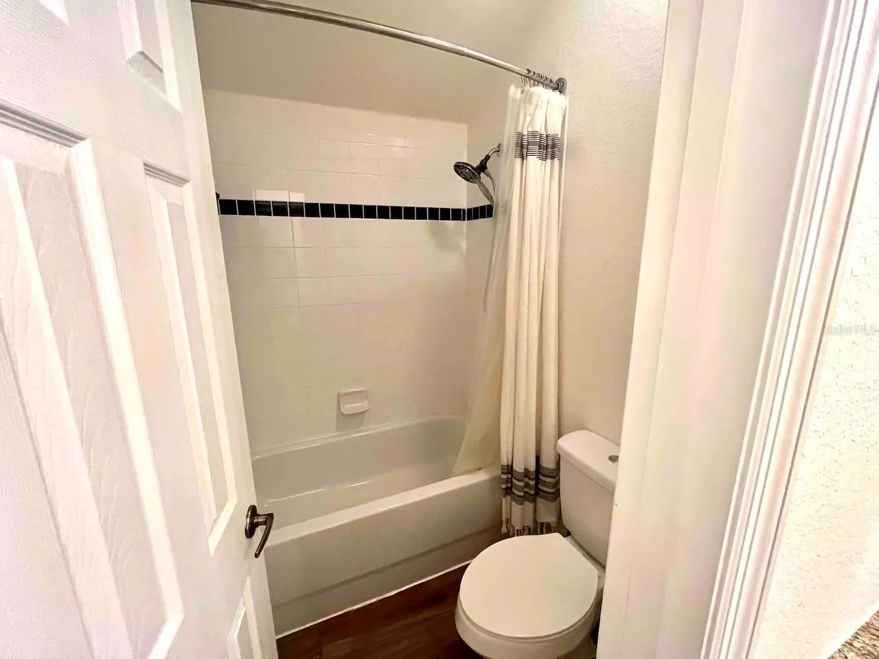 Slide show image of the Orlando Florida Home for Sale 22