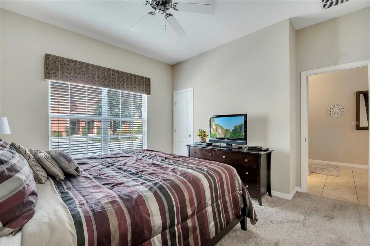 Slide show image of the Orlando Florida Home for Sale 11