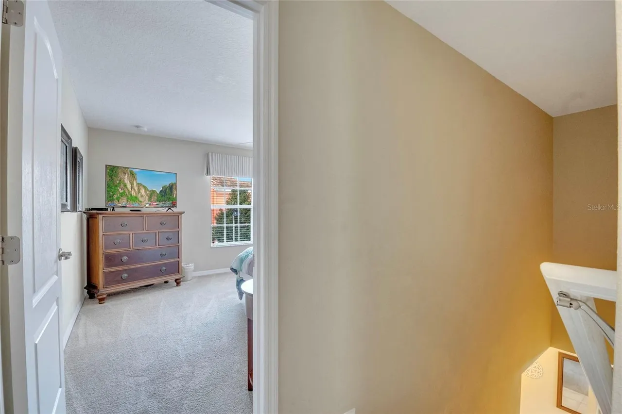 Slide show image of the Orlando Florida Home for Sale 32