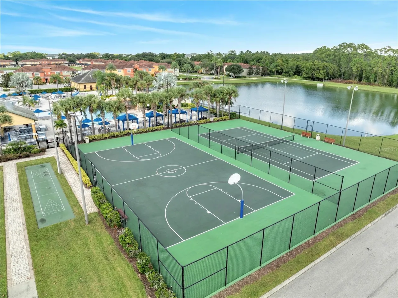 Slide show image of the Orlando Florida Home for Sale 61