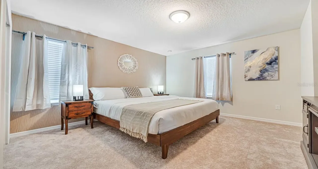 Slide show image of the Orlando Florida Home for Sale 11