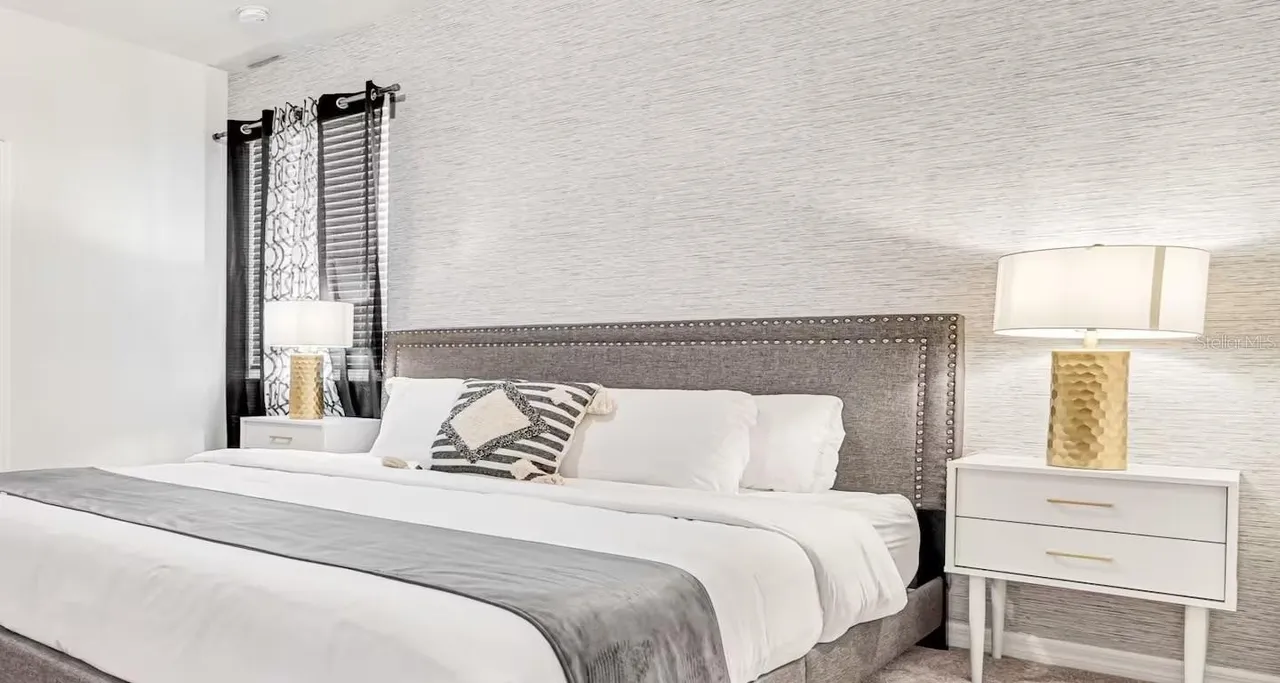 Slide show image of the Orlando Florida Home for Sale 13