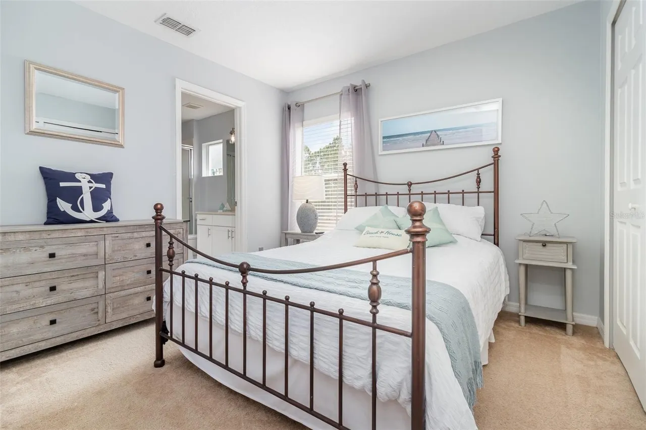 Slide show image of the Orlando Florida Home for Sale 29