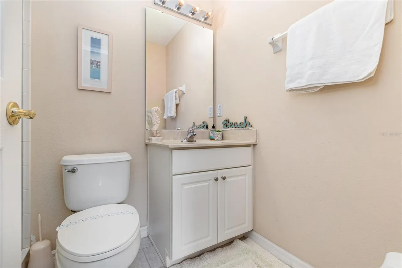 Slide show image of the Orlando Florida Home for Sale 38