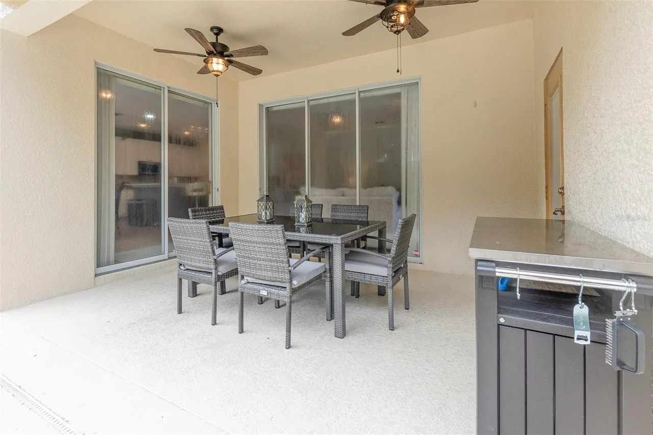 Slide show image of the Orlando Florida Home for Sale 40