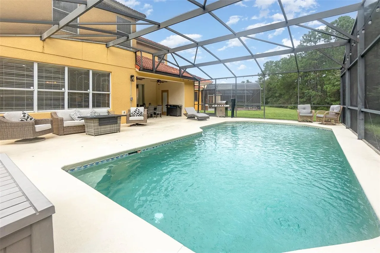 Slide show image of the Orlando Florida Home for Sale 41