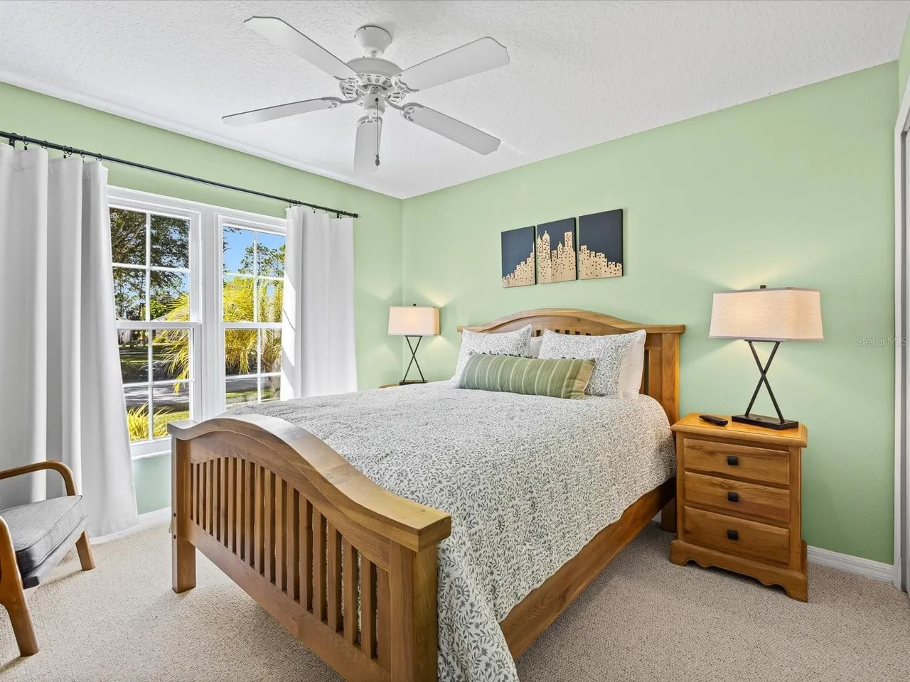 Slide show image of the Orlando Florida Home for Sale 19