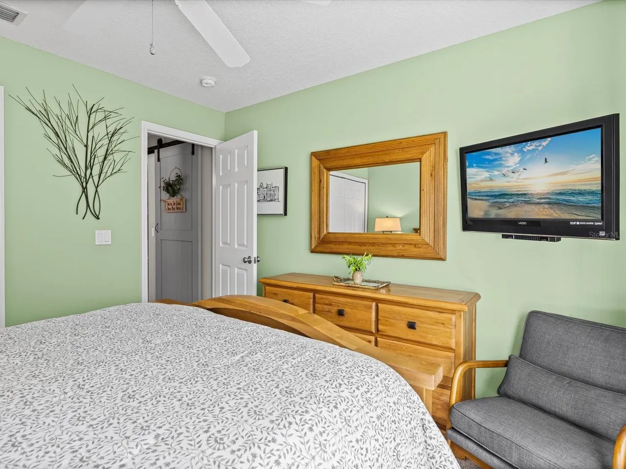 Slide show image of the Orlando Florida Home for Sale 20