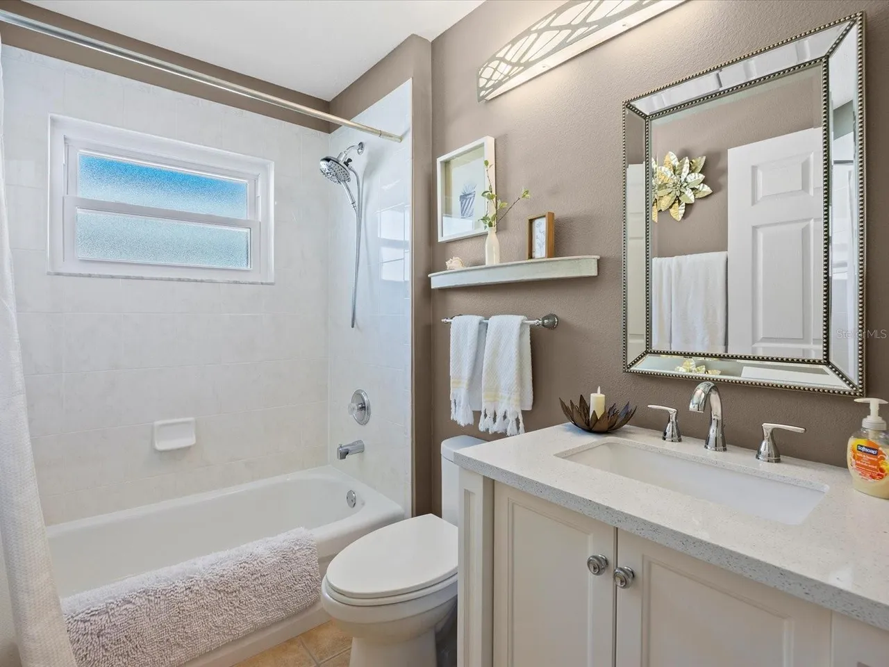 Slide show image of the Orlando Florida Home for Sale 21