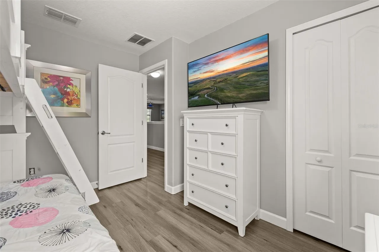 Slide show image of the Orlando Florida Home for Sale 33