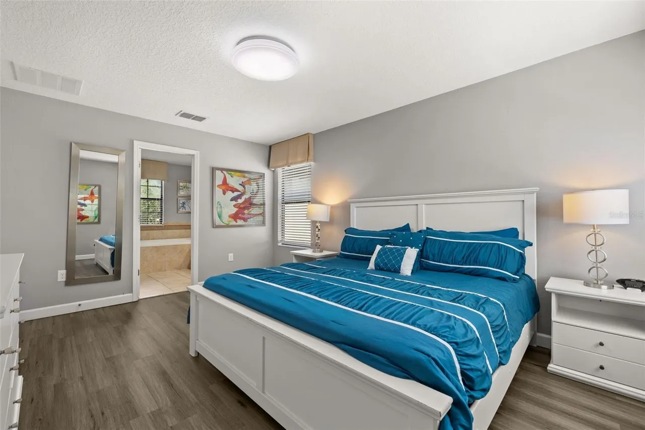 Slide show image of the Orlando Florida Home for Sale 39