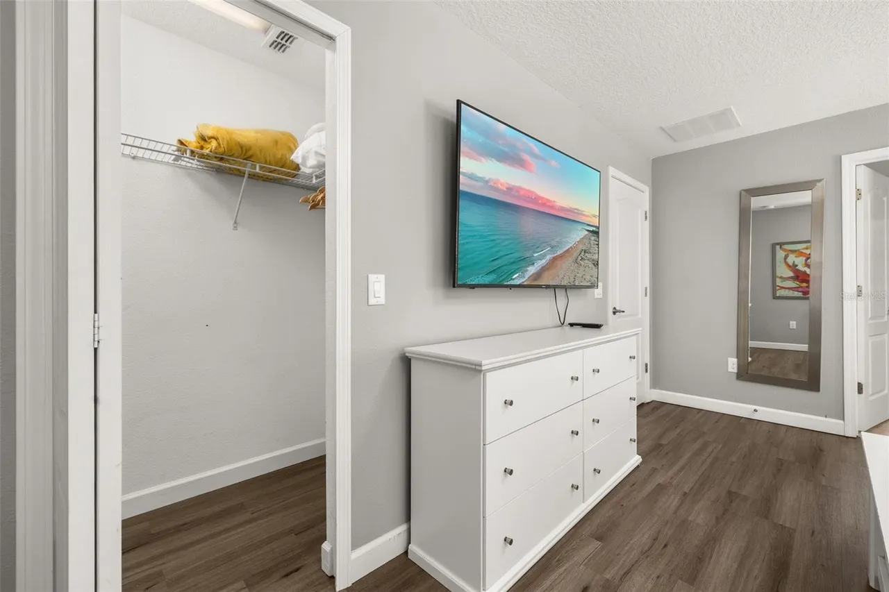 Slide show image of the Orlando Florida Home for Sale 40