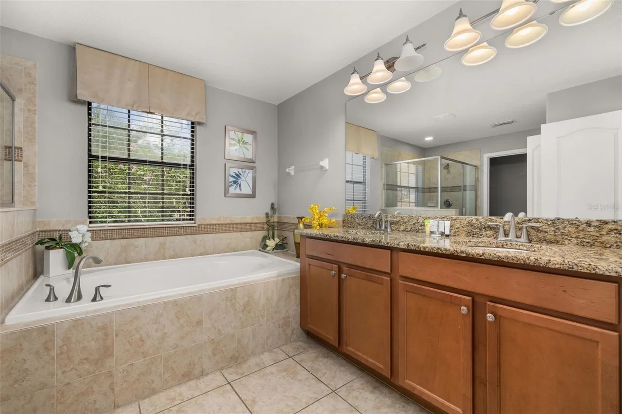 Slide show image of the Orlando Florida Home for Sale 41