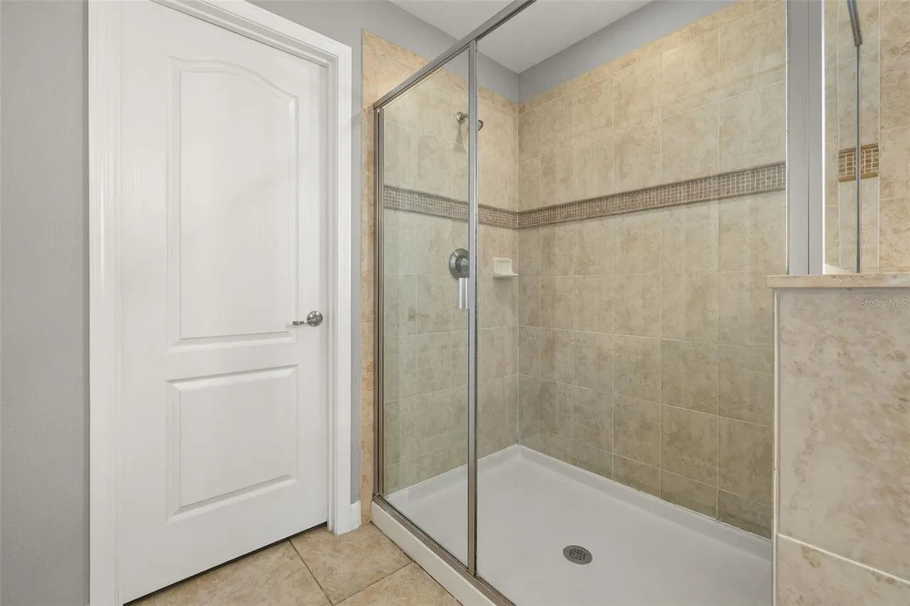 Slide show image of the Orlando Florida Home for Sale 43