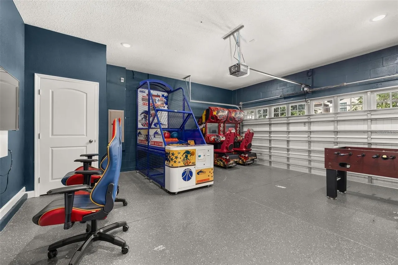 Slide show image of the Orlando Florida Home for Sale 44