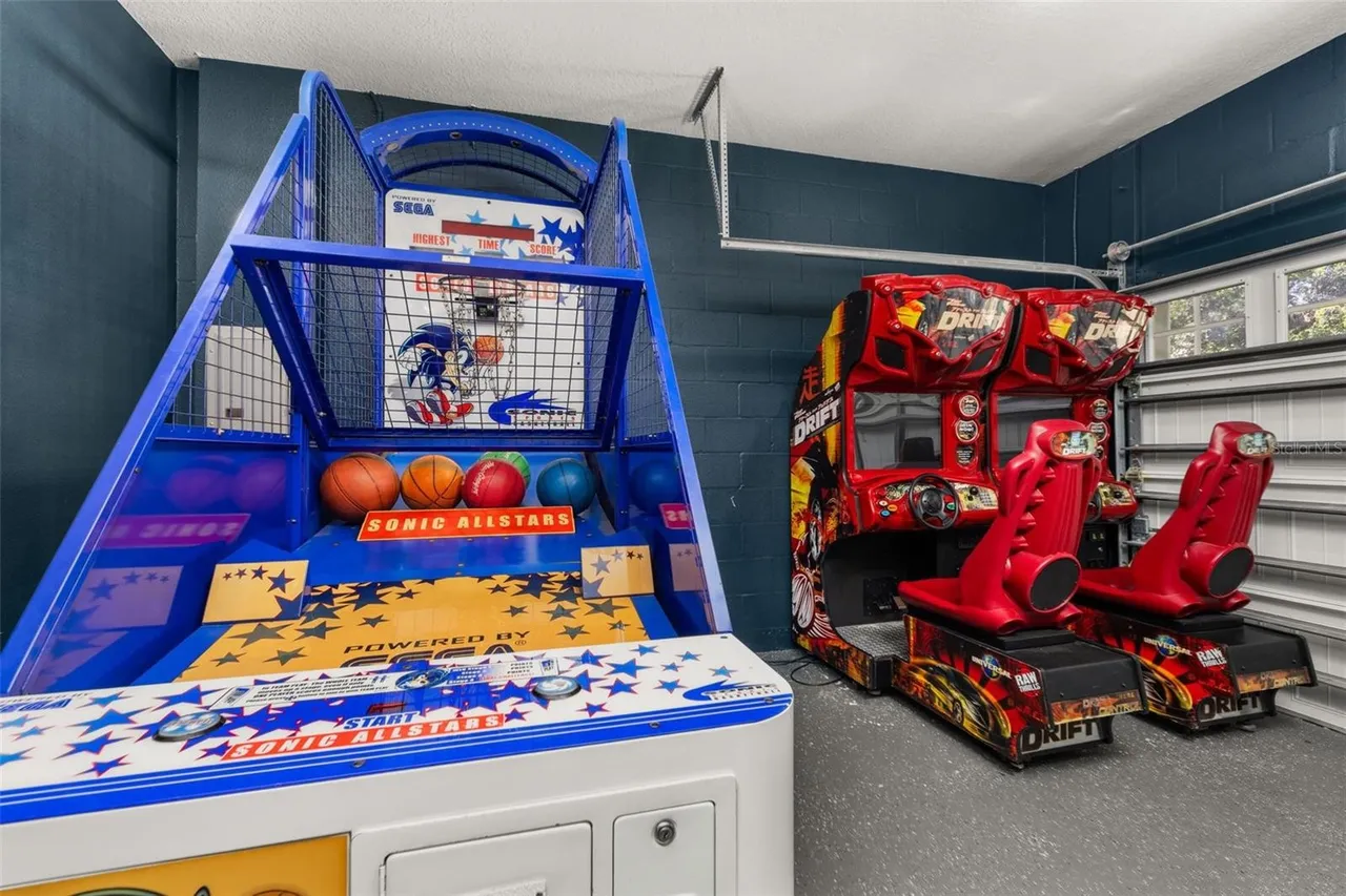 Slide show image of the Orlando Florida Home for Sale 45