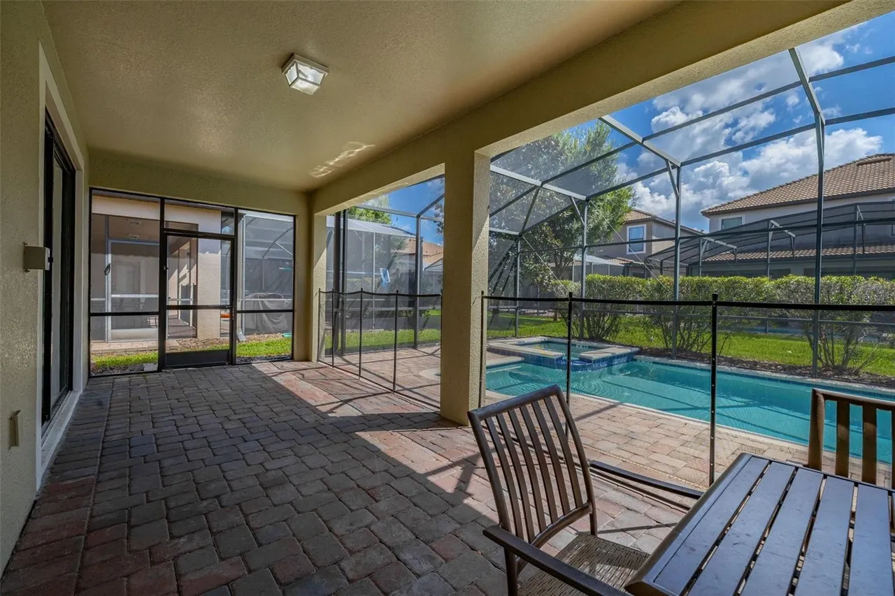 Slide show image of the Orlando Florida Home for Sale 51