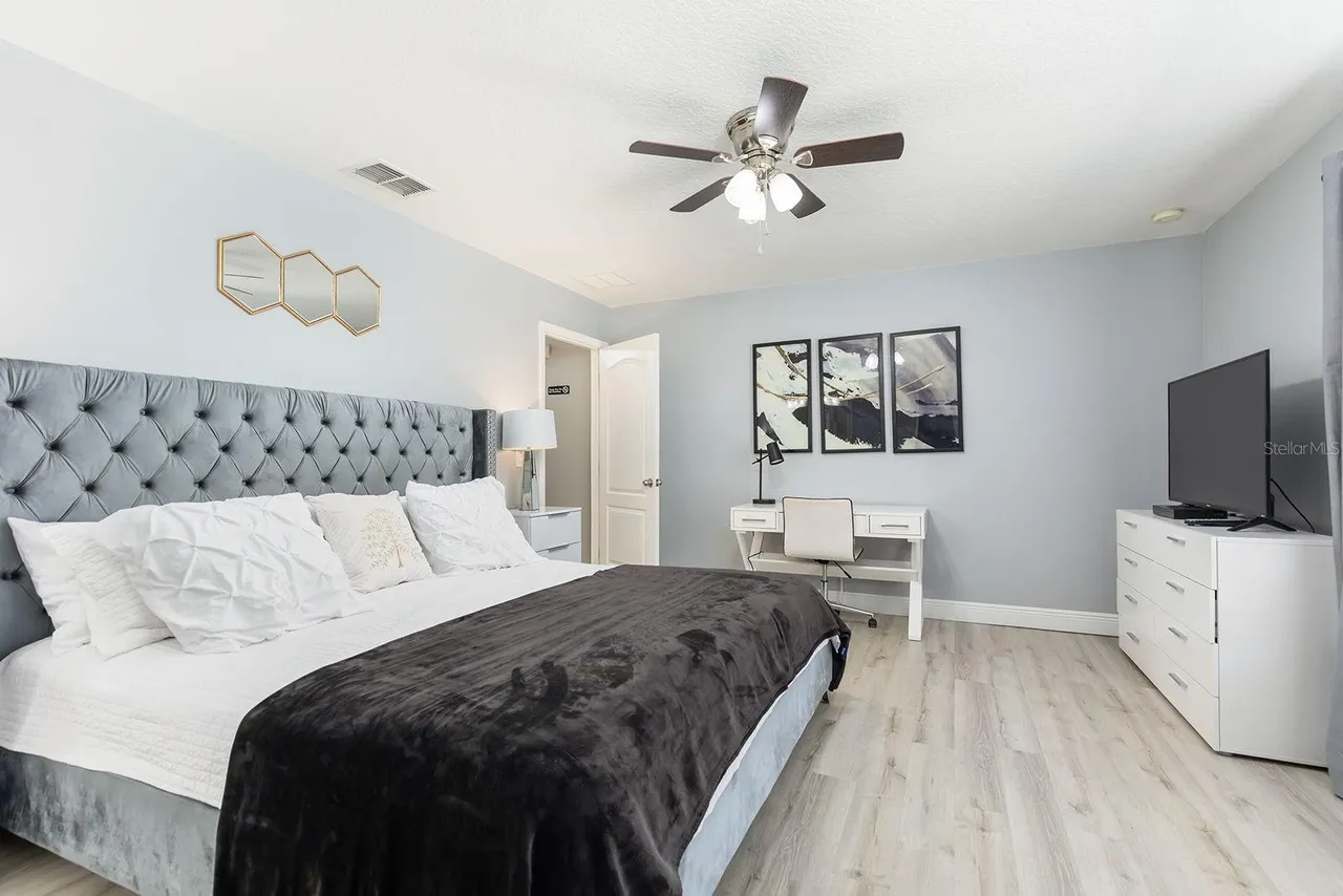 Slide show image of the Orlando Florida Home for Sale 14