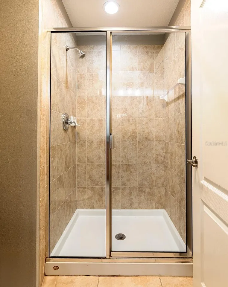 Slide show image of the Orlando Florida Home for Sale 19