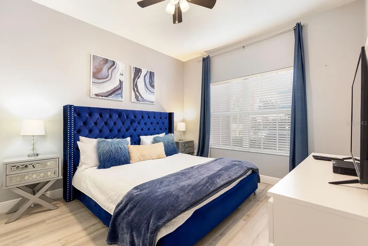 Slide show image of the Orlando Florida Home for Sale 21