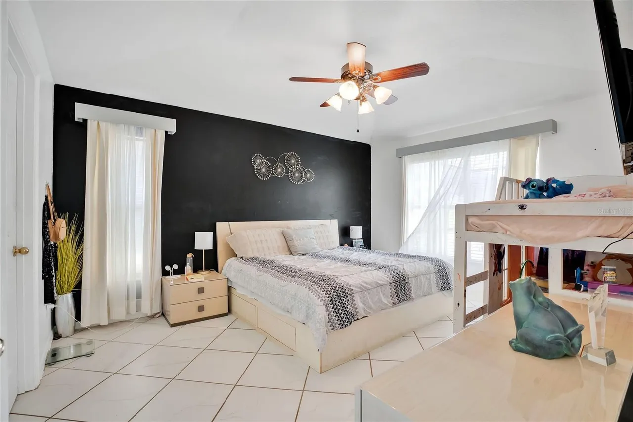 Slide show image of the Orlando Florida Home for Sale 10