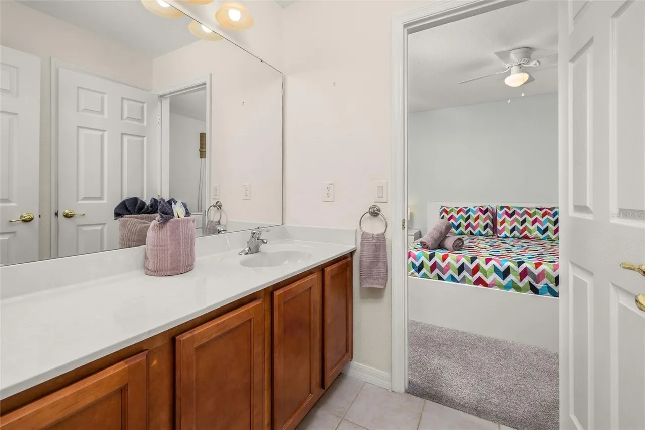 Slide show image of the Orlando Florida Home for Sale 23