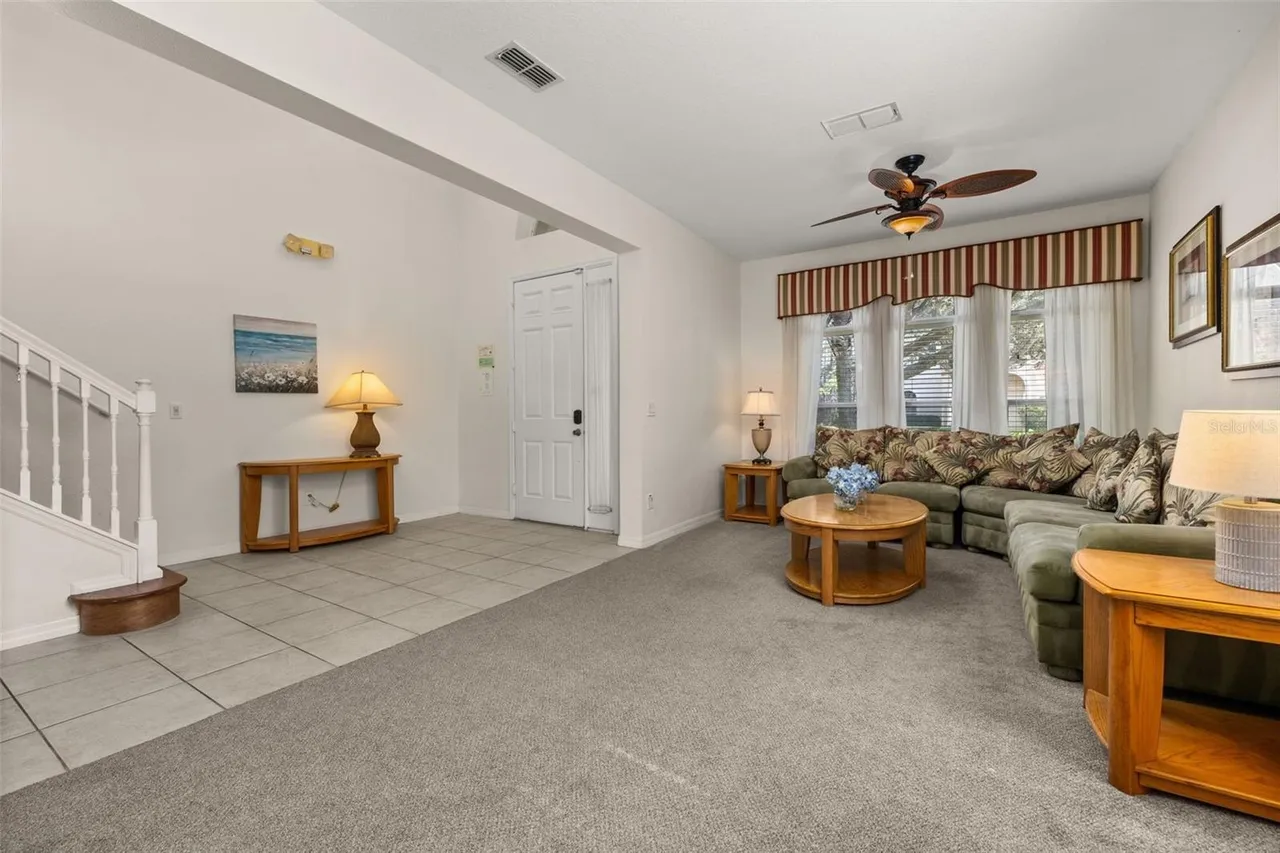 Slide show image of the Orlando Florida Home for Sale 41