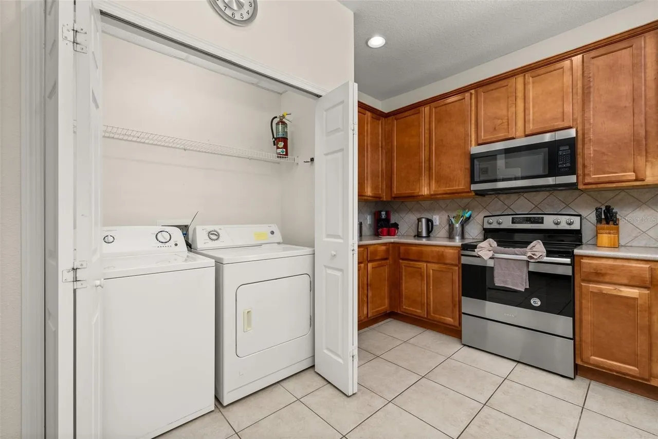 Slide show image of the Orlando Florida Home for Sale 44