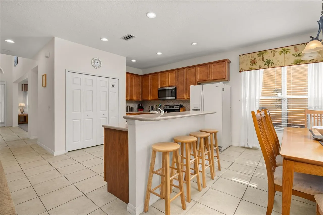 Slide show image of the Orlando Florida Home for Sale 46