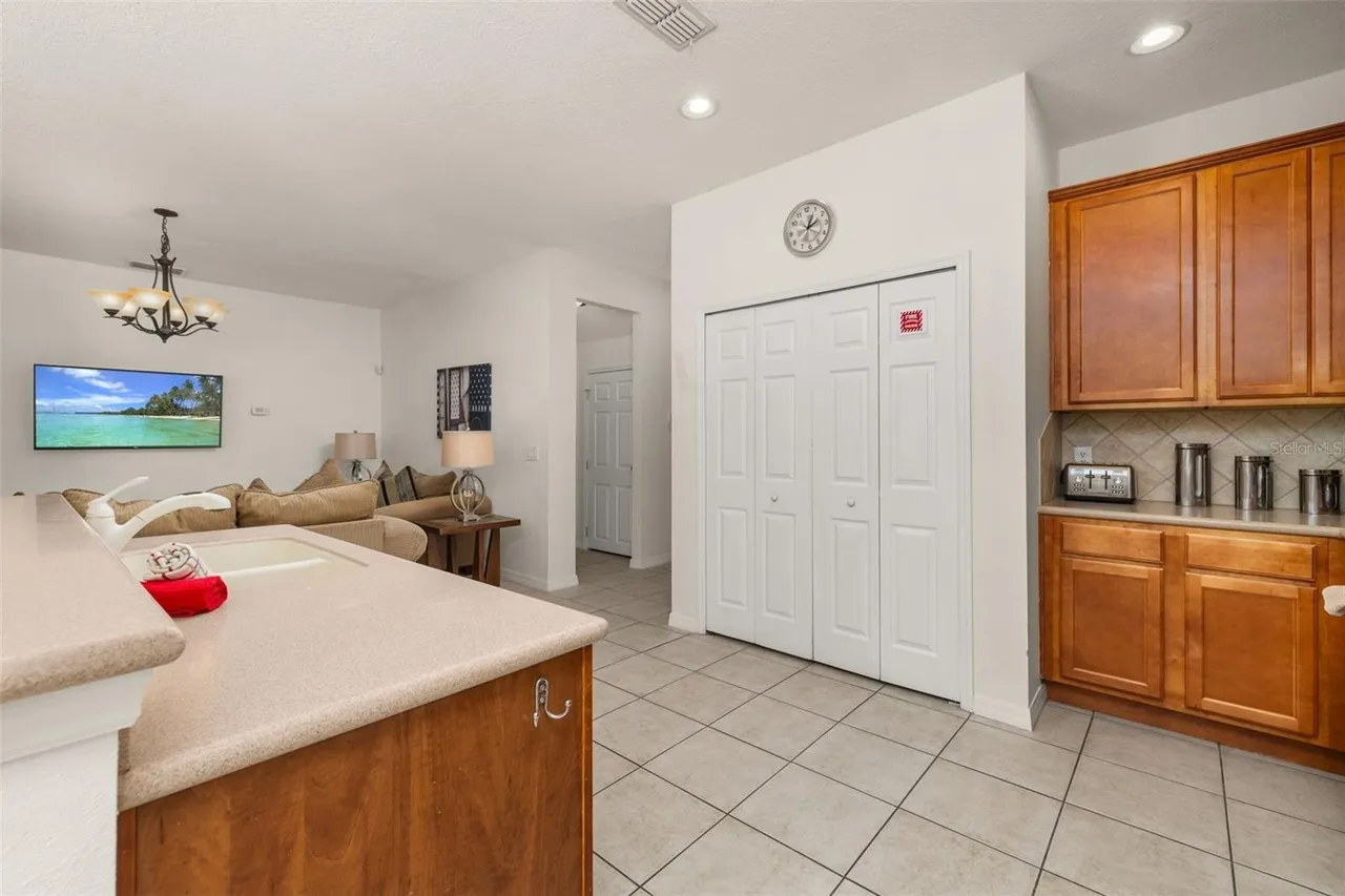 Slide show image of the Orlando Florida Home for Sale 48