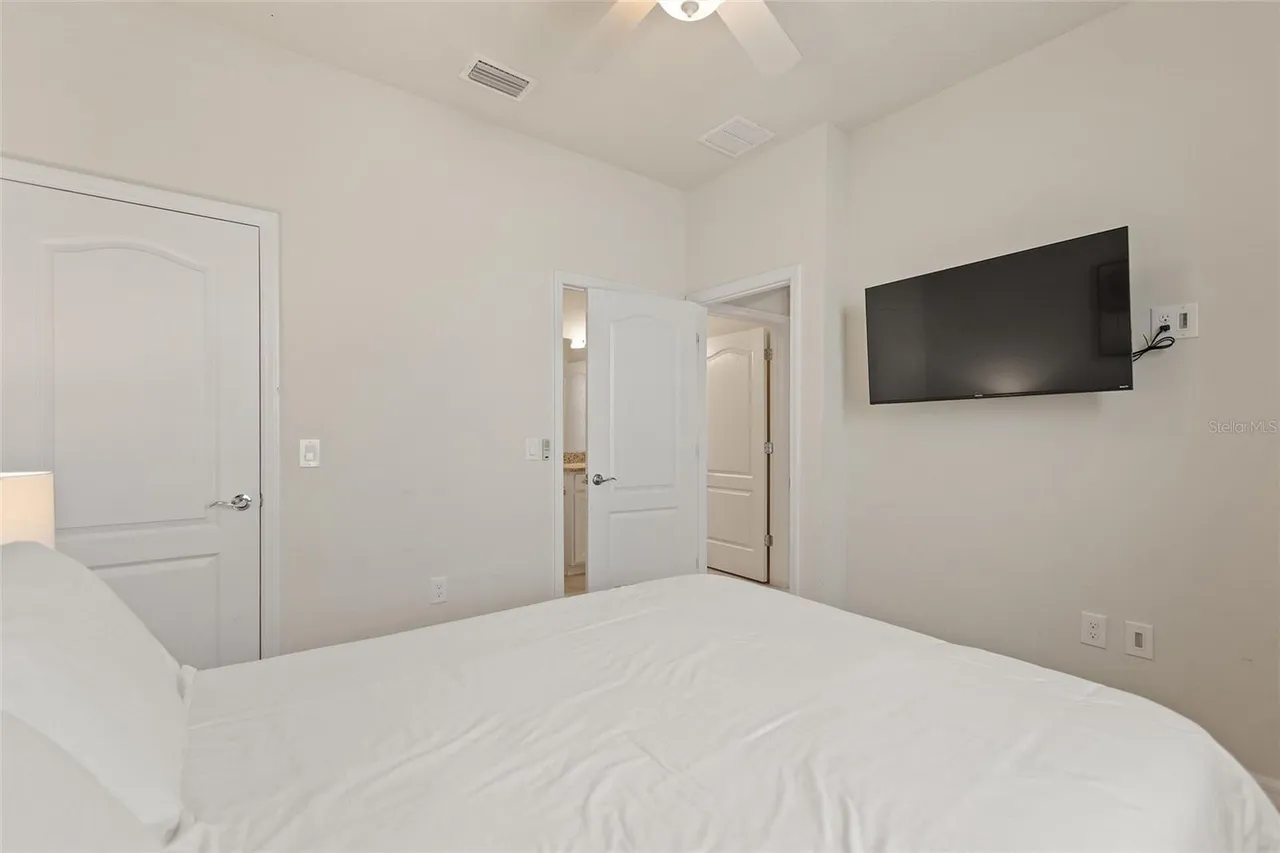 Slide show image of the Orlando Florida Home for Sale 16