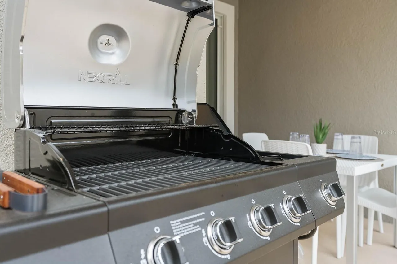 Slide show image of the Orlando Florida Home for Sale 29