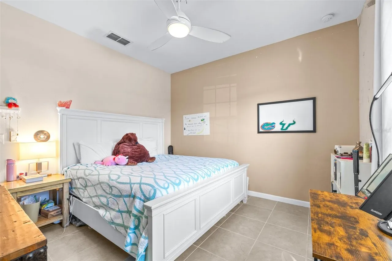 Slide show image of the Orlando Florida Home for Sale 32