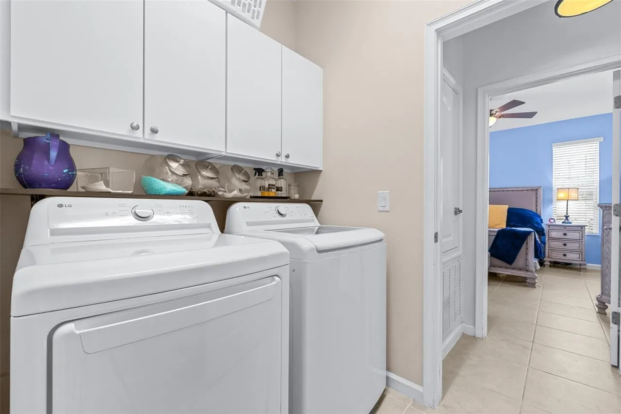 Slide show image of the Orlando Florida Home for Sale 33