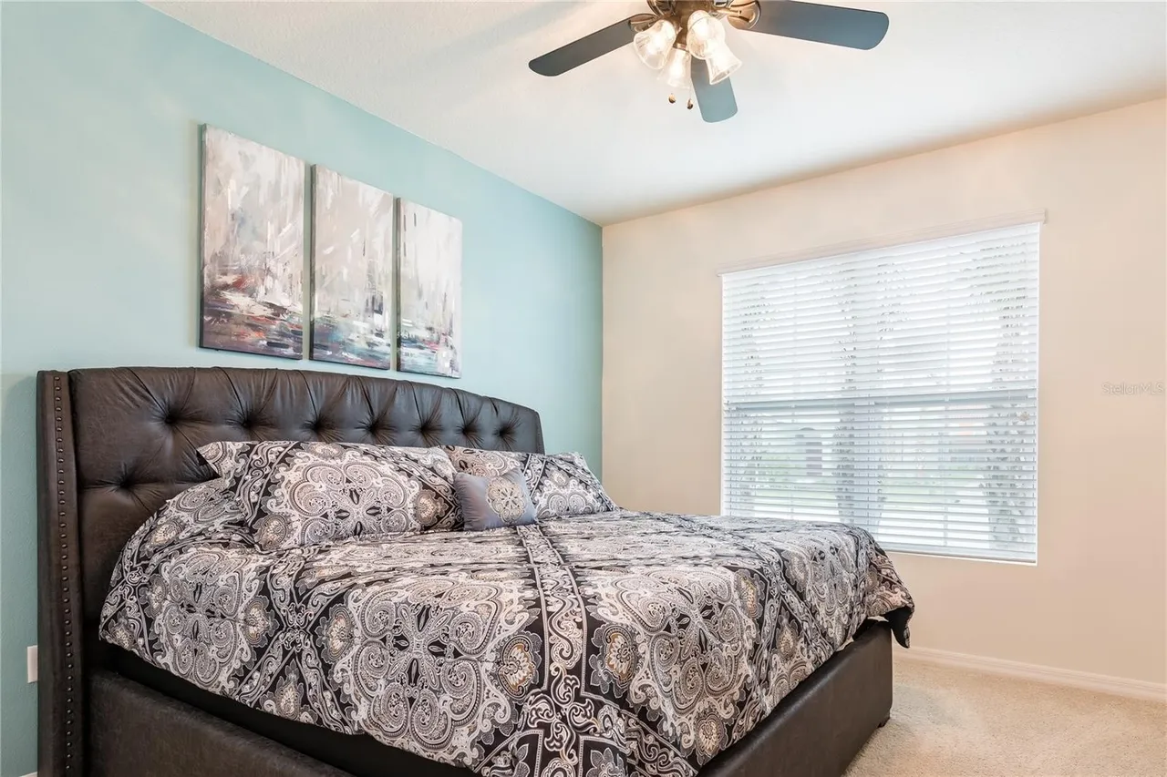 Slide show image of the Orlando Florida Home for Sale 10