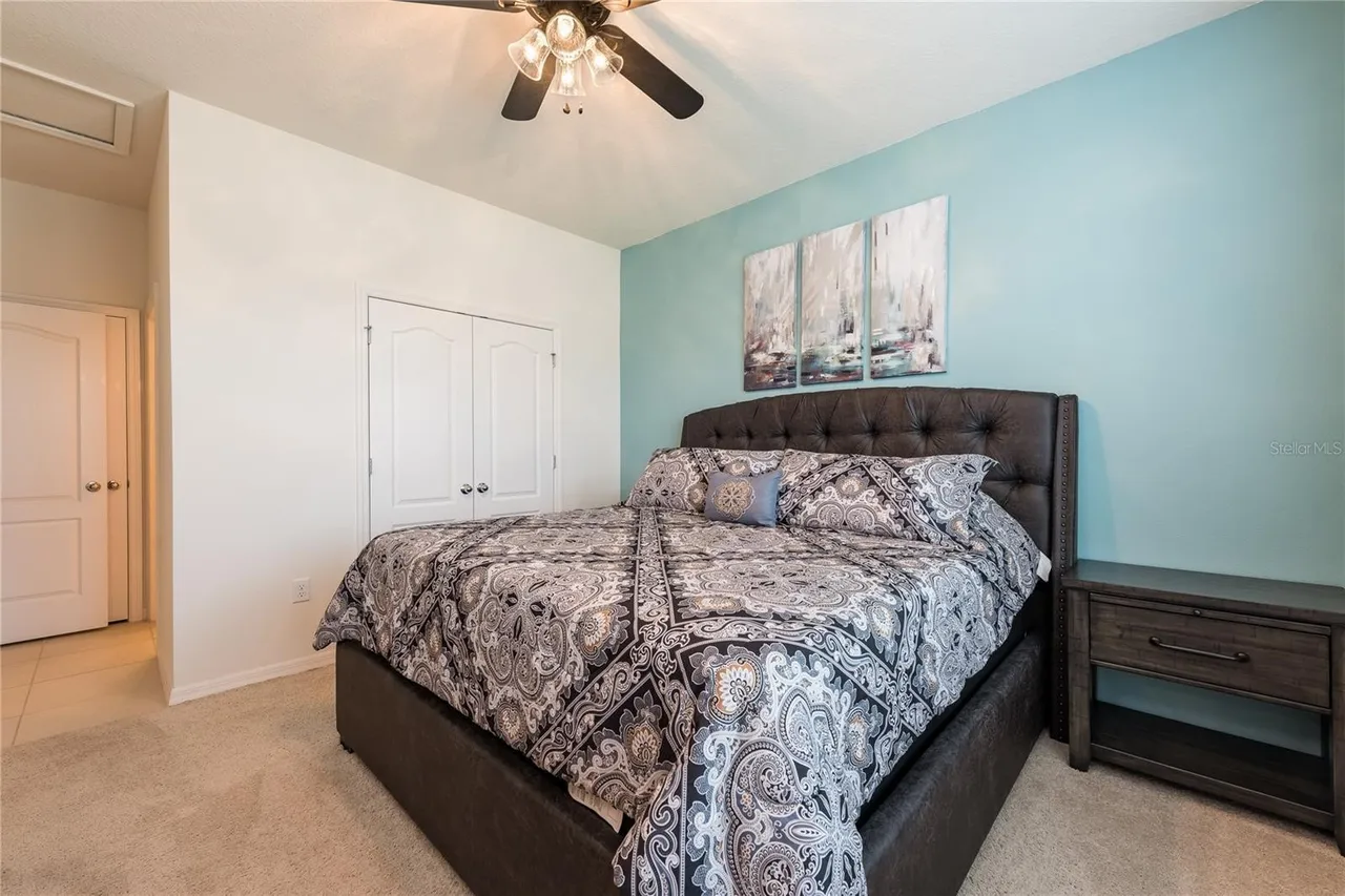 Slide show image of the Orlando Florida Home for Sale 11