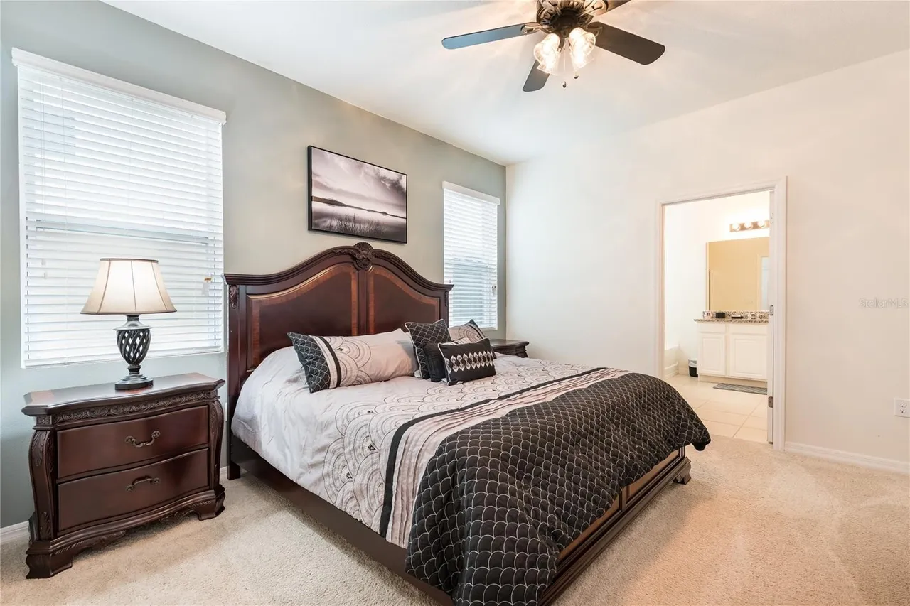 Slide show image of the Orlando Florida Home for Sale 13