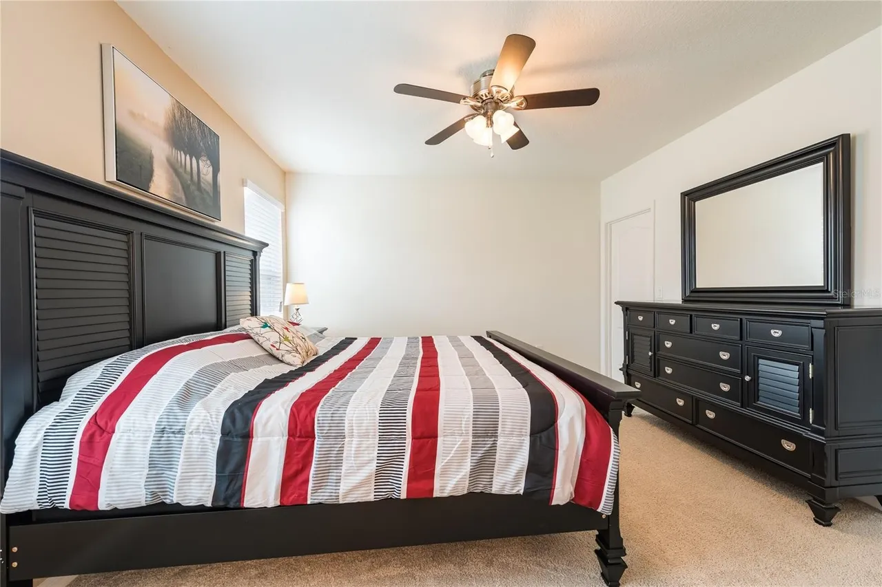 Slide show image of the Orlando Florida Home for Sale 23