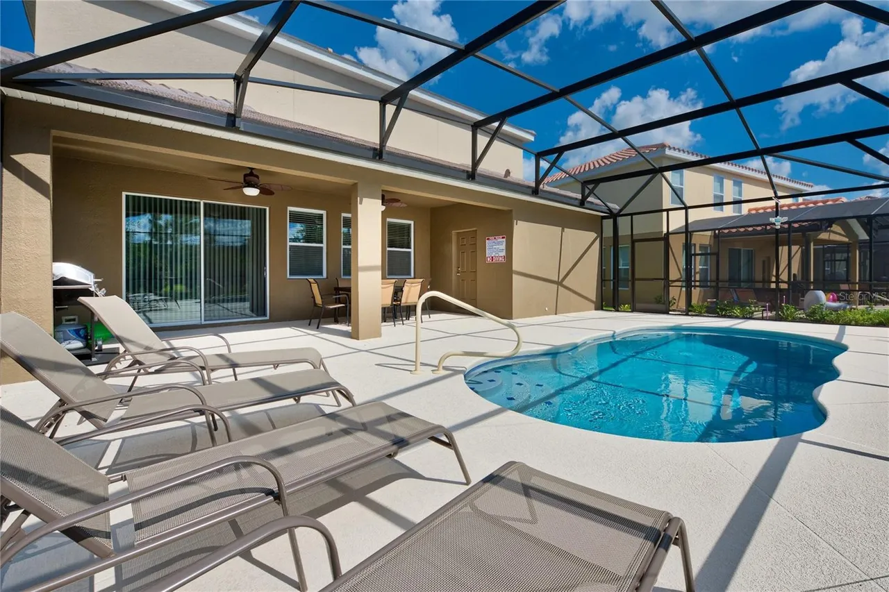 Slide show image of the Orlando Florida Home for Sale 30