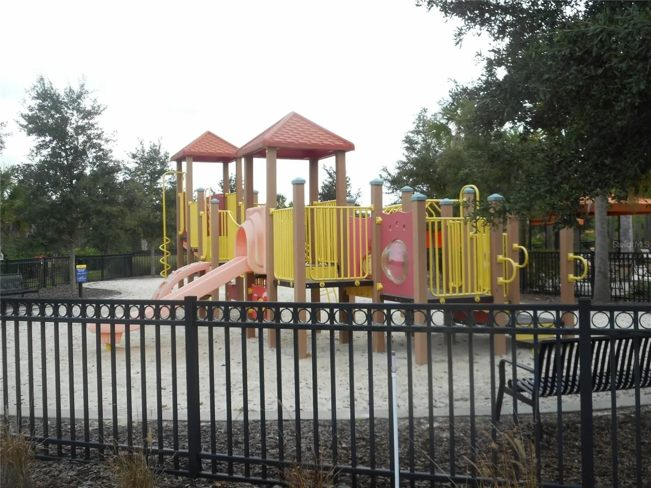 Slide show image of the Orlando Florida Home for Sale 61