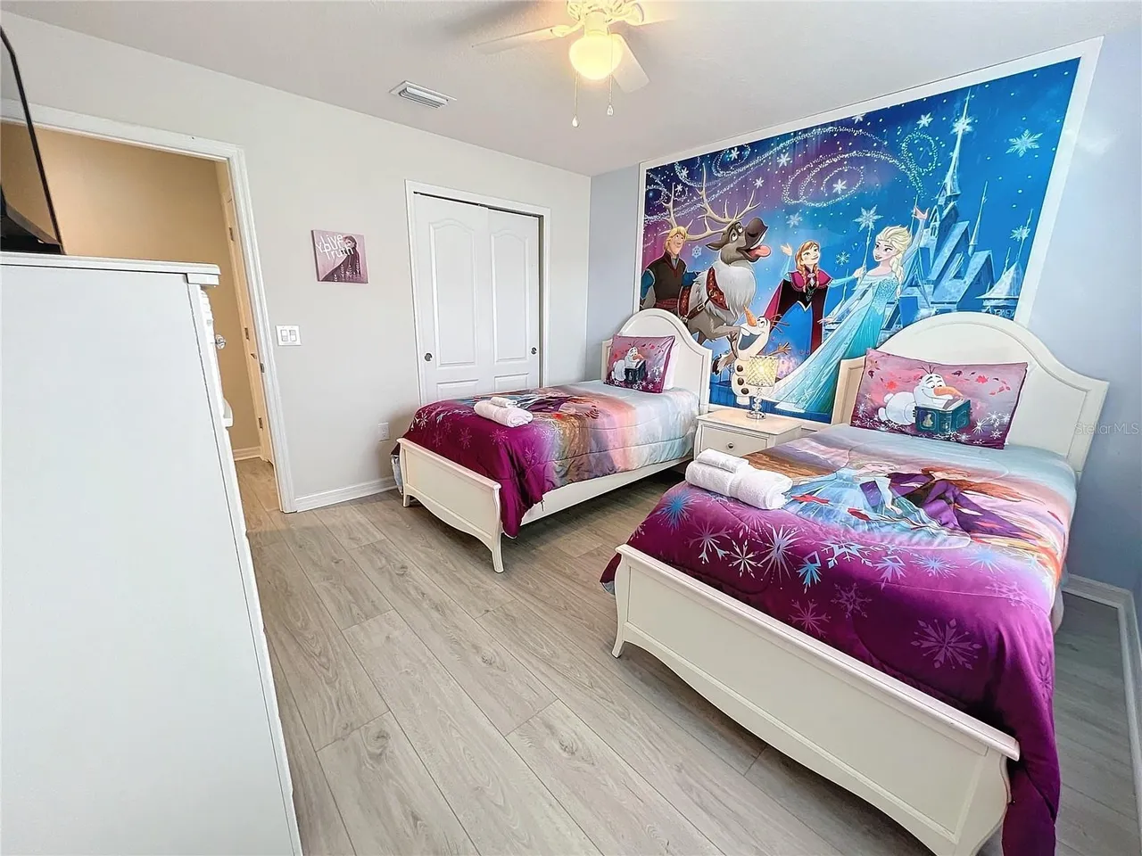 Slide show image of the Orlando Florida Home for Sale 26