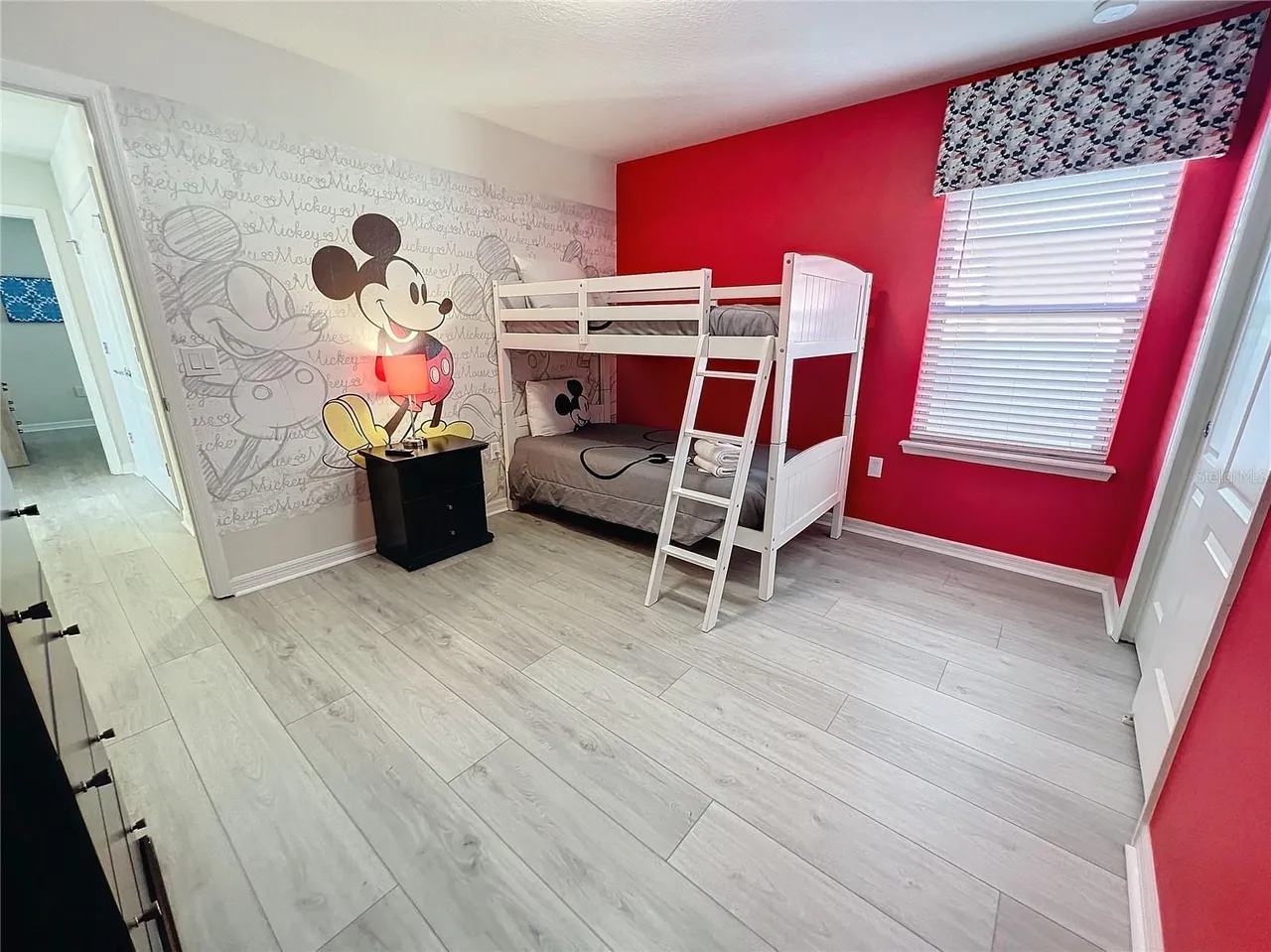 Slide show image of the Orlando Florida Home for Sale 29