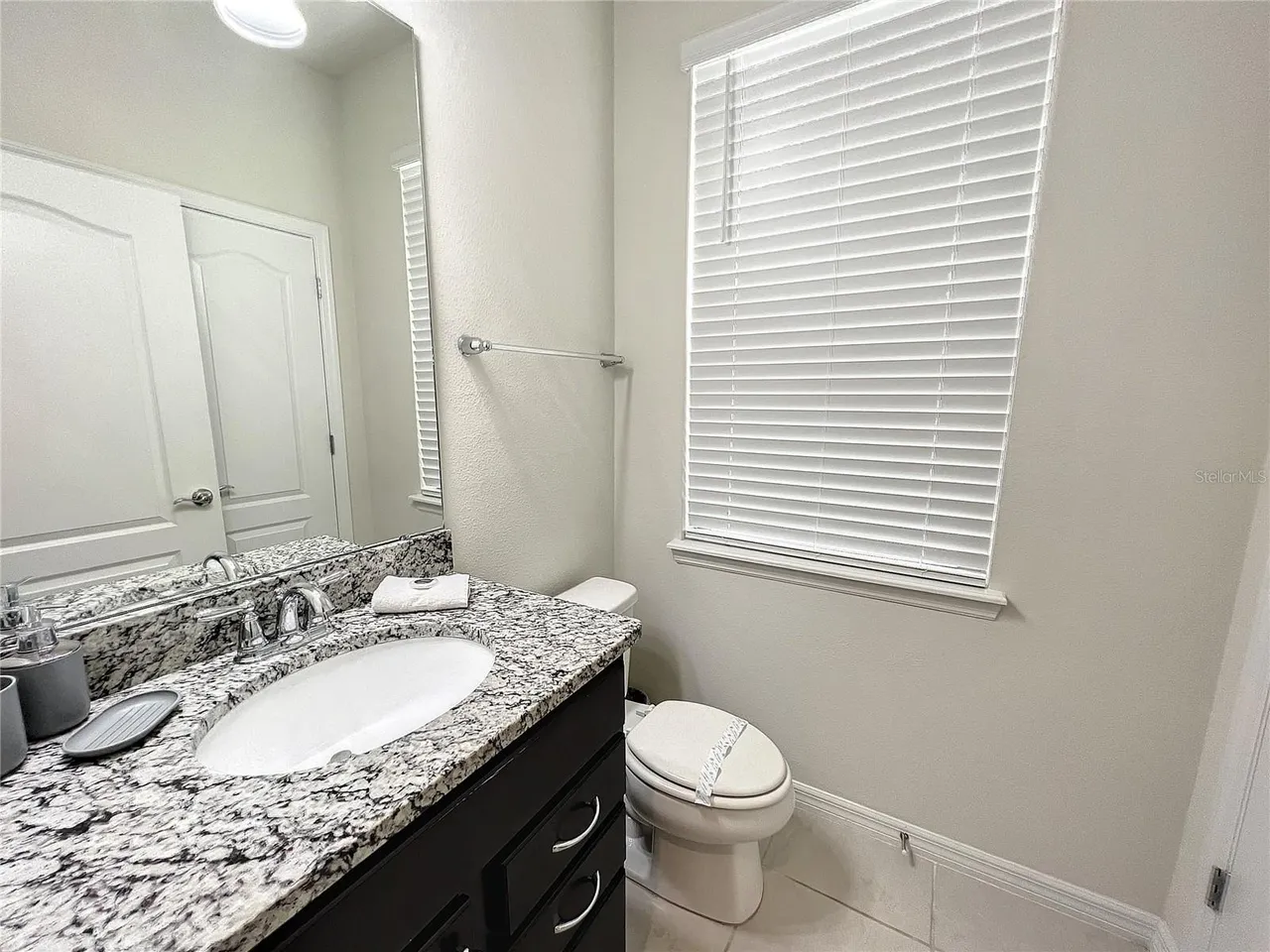 Slide show image of the Orlando Florida Home for Sale 36