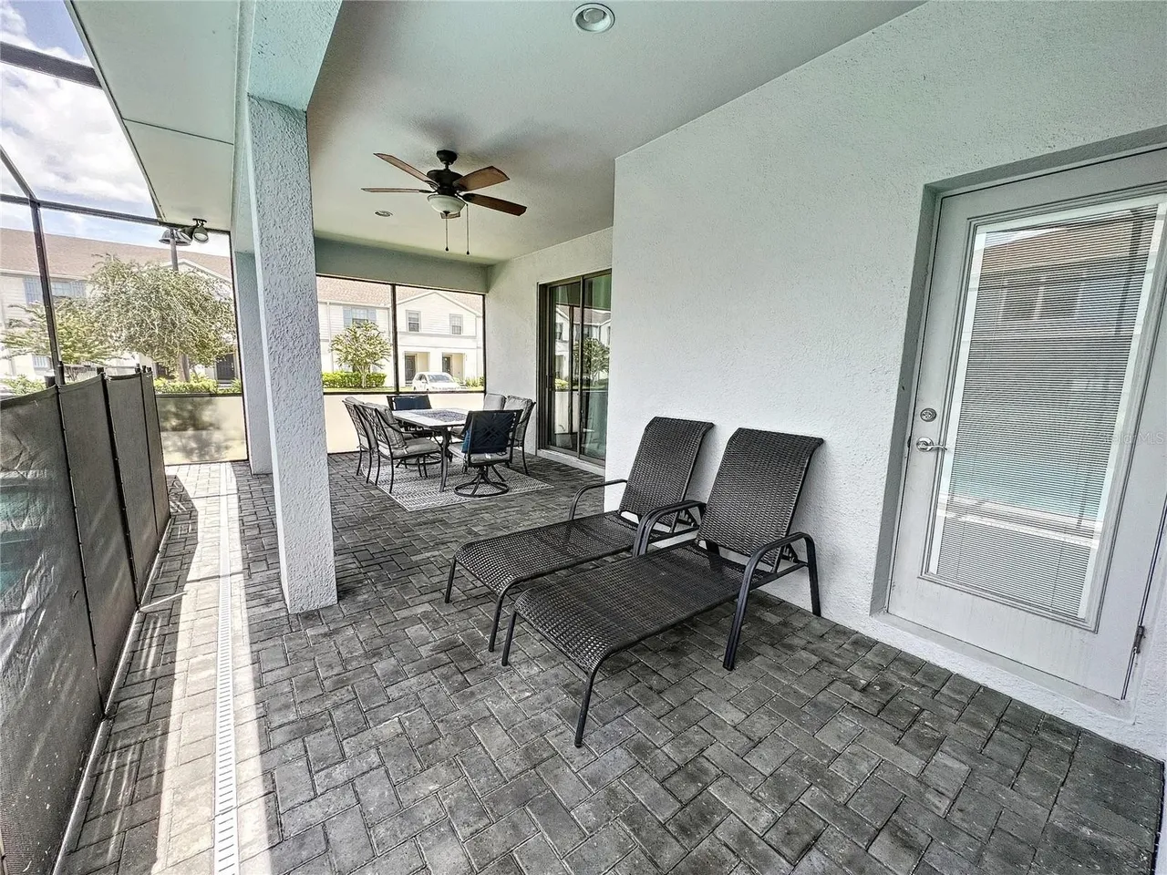 Slide show image of the Orlando Florida Home for Sale 43